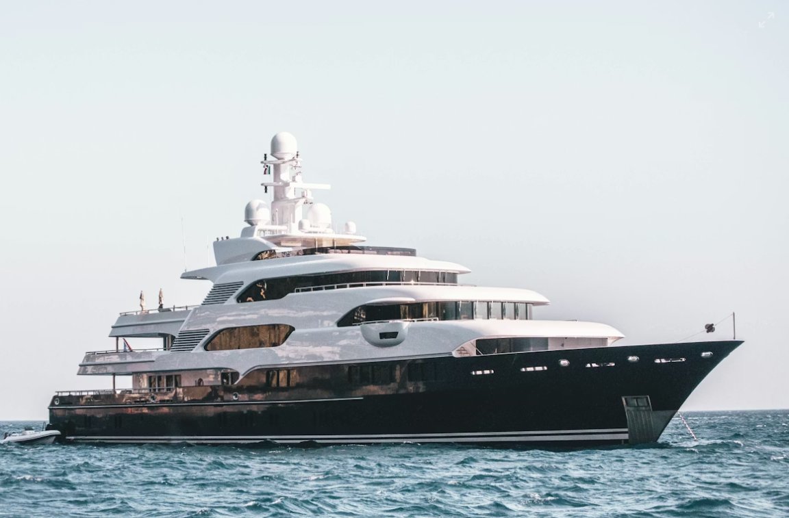 Motor yacht at sea – Elmar Zadar marine electrical engineering
